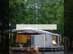 8 tony Kapsuła kosmiczna ze słonecznymi panelami